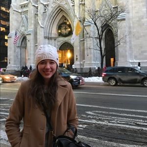 Meet your Posher, Caitlin